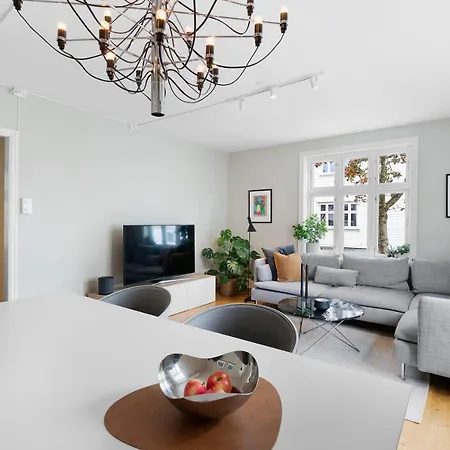 Central Modern Apartment *