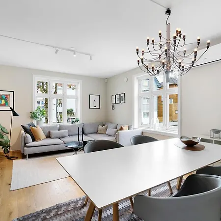Central Modern Apartment *